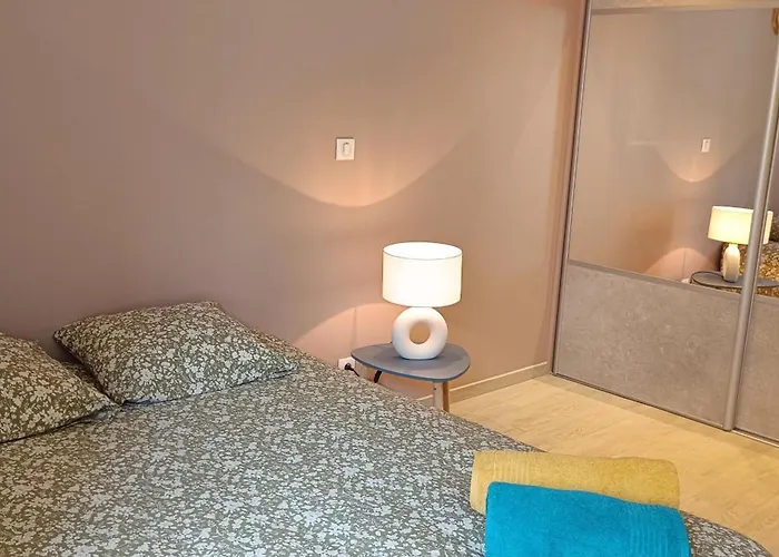 Charmant Triplex Plein Centre Novalaise